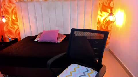 Snapshot of chloesmith9 chatting on June 13, 7:01 pm Chloe online show from June 13, 7:01 pm