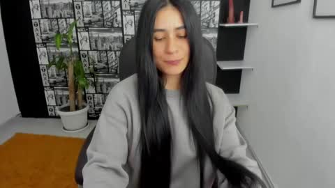 Snapshot of chloeturner_ chatting on December 12, 8:57 am ChloeTurner online show from December 12, 8:57 am