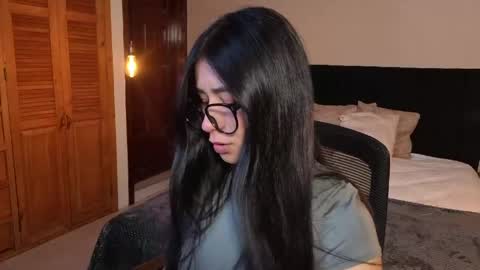 ChloeTurner  online show from April 27, 12:36 pm