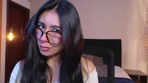 ChloeTurner  online show from May 1, 12:32 pm
