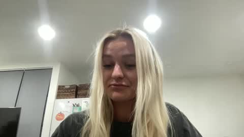 Snapshot of chloexbabe chatting on January 7, 7:00 am Chloe Babe online show from January 7, 7:00 am