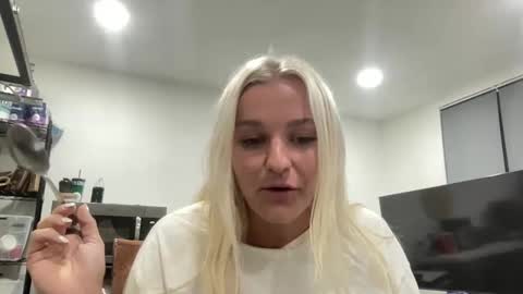 Snapshot of chloexbabe chatting on January 10, 8:05 am Chloe Babe online show from January 10, 8:05 am