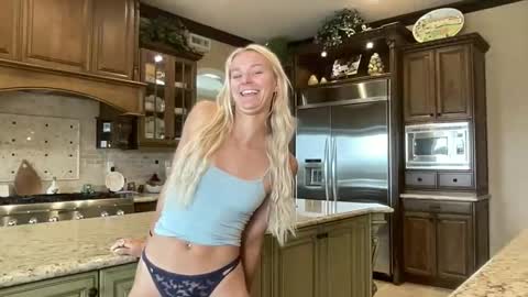 Snapshot of chloexbabe chatting on April 2, 5:54 pm Chloe Babe online show from April 2, 5:54 pm