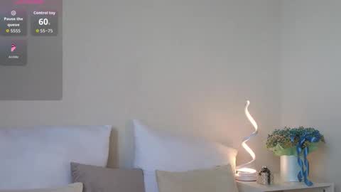 chloi_hes online show from March 18, 11:57 am