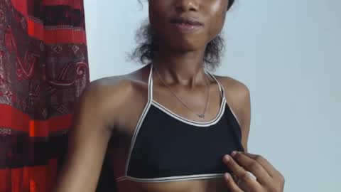 Snapshot of choco_petitqueen chatting on December 7, 1:07 pm choco_petitqueen online show from December 7, 1:07 pm