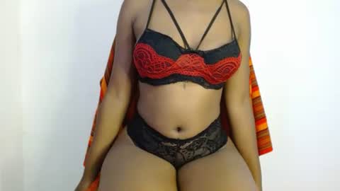 Snapshot of choco_sweee chatting on February 27, 6:07 am Maddie online show from February 27, 6:07 am