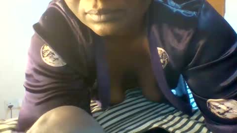 Snapshot of chocobabe002 chatting on May 25, 4:51 am chocobabe002 online show from May 25, 4:51 am