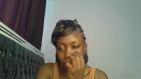 Snapshot of chocobear22 chatting on December 17, 9:48 am chocobear22 online show from December 17, 9:48 am