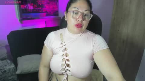 Snapshot of chocobunny_1 chatting on May 16, 12:18 am chocobunny_1 online show from May 16, 12:18 am