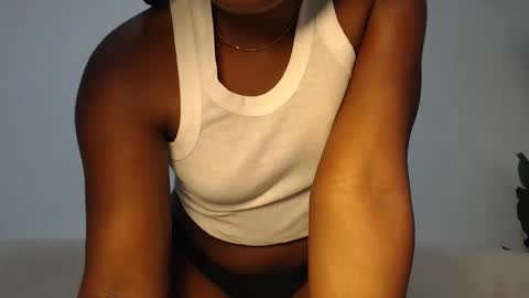 Snapshot of chocolate_desiree chatting on May 20, 9:10 pm Lofti online show from May 20, 9:10 pm