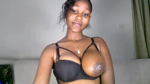 Snapshot of chocolate_divaa chatting on August 9, 2:11 pm chocolate_divaa online show from August 9, 2:11 pm