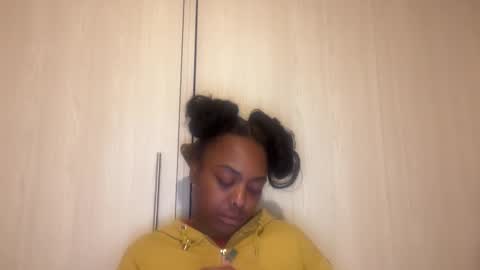 Snapshot of chocolatecakequeen chatting on December 23, 2:53 am ChocolateCakeQueen online show from December 23, 2:53 am