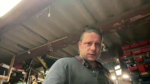 Chris online show from December 8, 5:29 am