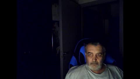 Snapshot of chris250268 chatting on October 19, 2:12 am Chris online show from October 19, 2:12 am