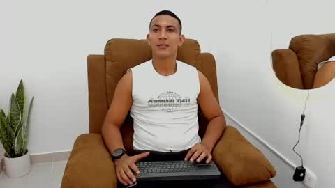 Snapshot of chris_arthus chatting on June 24, 11:59 pm Chris online show from June 24, 11:59 pm