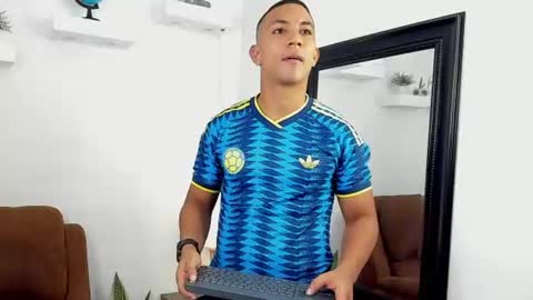 Snapshot of chris_arthus chatting on July 11, 4:21 pm Chris online show from July 11, 4:21 pm