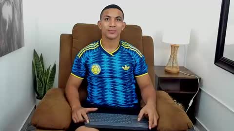 Snapshot of chris_arthus chatting on July 16, 1:33 am Chris online show from July 16, 1:33 am