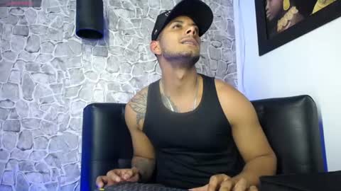 Snapshot of chris_dick2 chatting on August 4, 4:04 am chris_dick2 online show from August 4, 4:04 am