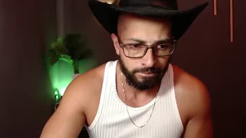Snapshot of chris_magnum_ chatting on August 1, 8:52 pm cris Twitter magnum101010 insta magnumc20 online show from August 1, 8:52 pm