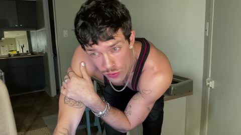 Snapshot of chriscool93 chatting on January 3, 7:38 am Content creator artist online show from January 3, 7:38 am