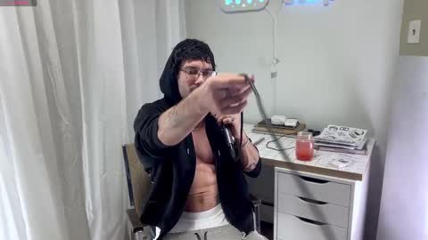 Snapshot of chriscool93 chatting on November 18, 1:33 am Content creator artist online show from November 18, 1:33 am