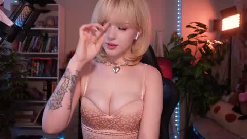 chriss_foxx online show from July 1, 3:34 pm