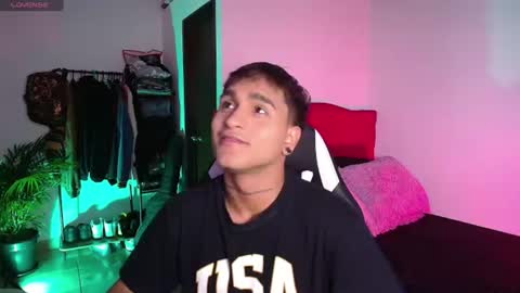 Snapshot of chriss_wg_ chatting on June 14, 9:28 pm Christian Wang online show from June 14, 9:28 pm