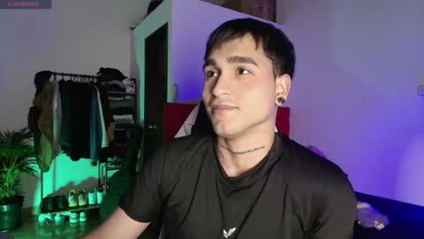 Snapshot of chriss_wg_ chatting on June 27, 1:32 am Christian Wang online show from June 27, 1:32 am