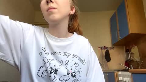 Snapshot of christaanwar chatting on November 1, 9:22 am Mia online show from November 1, 9:22 am