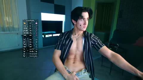 Snapshot of christianlevine_ chatting on May 3, 7:42 pm UPVOTE ME ------ ILL DO SOMETHING FOR FREE online show from May 3, 7:42 pm