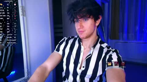 Snapshot of christianlevine_ chatting on May 19, 10:27 pm UPVOTE ME ------ ILL DO SOMETHING FOR FREE online show from May 19, 10:27 pm