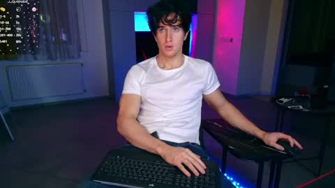 Snapshot of christianlevine_ chatting on June 5, 8:14 pm UPVOTE ME ------ ILL DO SOMETHING FOR FREE online show from June 5, 8:14 pm
