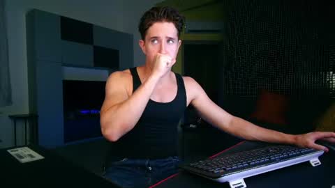 Snapshot of christianlevine_ chatting on August 5, 7:49 pm UPVOTE ME ------ ILL DO SOMETHING FOR FREE online show from August 5, 7:49 pm