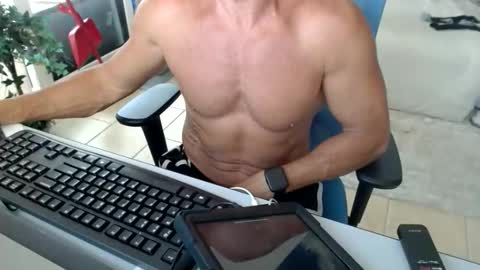 Snapshot of christiano1977 chatting on May 22, 5:18 pm Michael USA online show from May 22, 5:18 pm