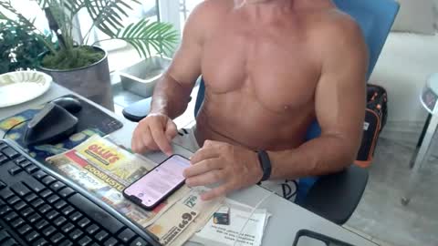 Snapshot of christiano1977 chatting on August 7, 6:21 pm Michael USA online show from August 7, 6:21 pm