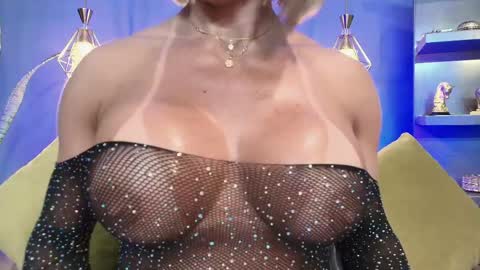 Snapshot of christiekroes chatting on May 3, 12:16 am Christiekroes online show from May 3, 12:16 am