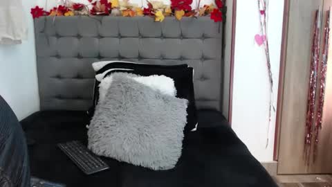 Christine Moore online show from December 22, 4:04 pm