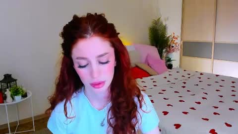Snapshot of christinaconteeree chatting on May 8, 7:19 pm christinaconteeree online show from May 8, 7:19 pm