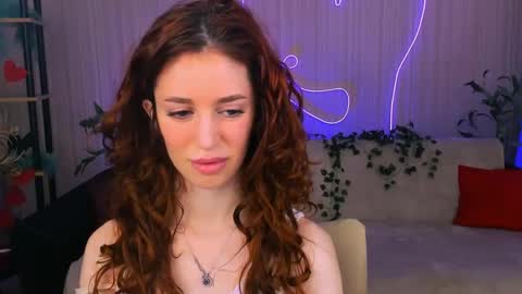 Snapshot of christinaconteeree chatting on June 4, 7:20 pm christinaconteeree online show from June 4, 7:20 pm