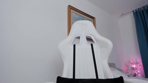 Snapshot of christine0990__ chatting on December 10, 8:40 am Hi im Christine online show from December 10, 8:40 am