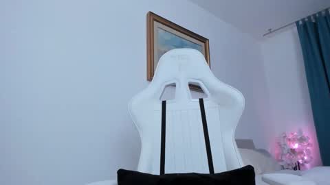 Snapshot of christine0990__ chatting on December 11, 8:36 am Hi im Christine online show from December 11, 8:36 am