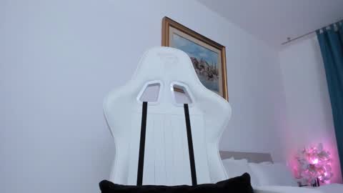 Snapshot of christine0990__ chatting on December 16, 7:37 am Hi im Christine online show from December 16, 7:37 am