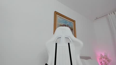 Snapshot of christine0990__ chatting on January 28, 7:22 am Hi im Christine online show from January 28, 7:22 am