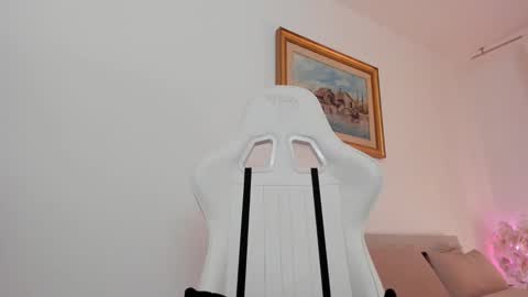 Snapshot of christine0990__ chatting on February 21, 7:23 am Hi im Christine online show from February 21, 7:23 am