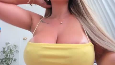 Snapshot of christine0990__ chatting on July 15, 4:07 am Hi im Christine online show from July 15, 4:07 am