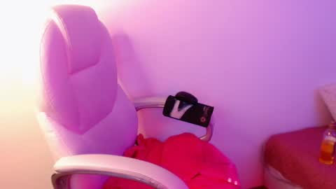 Snapshot of christine_f chatting on February 28, 7:35 pm Val riess -- Instagram free online show from February 28, 7:35 pm