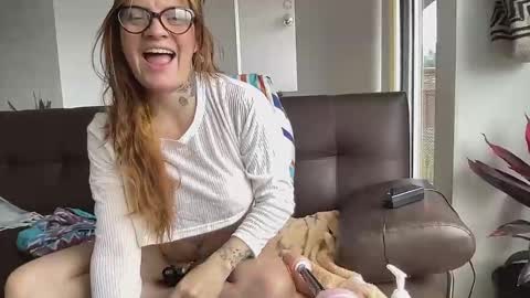 Snapshot of christine_f chatting on March 11, 4:07 pm Val riess -- Instagram free online show from March 11, 4:07 pm