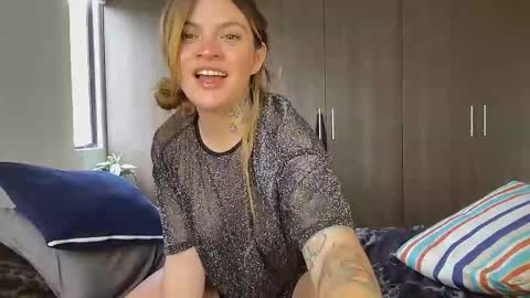 Snapshot of christine_f chatting on September 16, 4:52 pm Val riess -- Instagram free online show from September 16, 4:52 pm