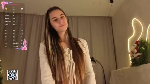 Snapshot of christinfinnie chatting on December 15, 4:44 pm Ellie online show from December 15, 4:44 pm