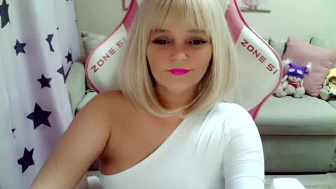 Snapshot of christirose chatting on December 29, 8:33 am Christi online show from December 29, 8:33 am